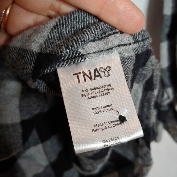 TNA Aritzia Brisco Buffalo‎ Check Plaid Gray Black Long Sleeve Flannel Button S - Picture 7 of 7